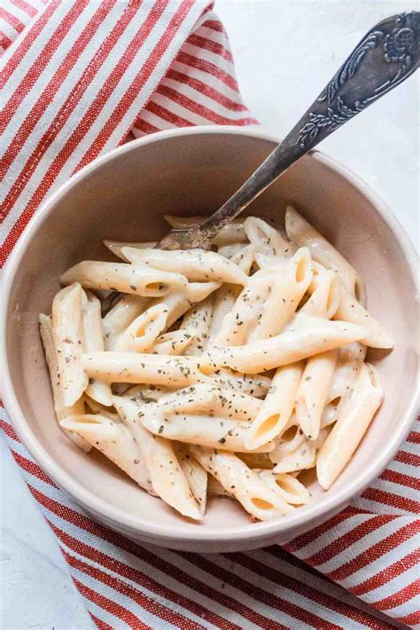 Vegan White Pasta Sauce - SimpleFitVegan