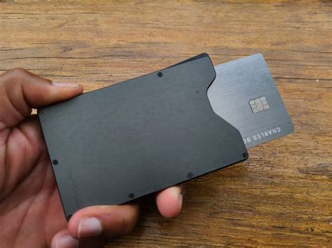 Ultimate Grip6 Wallet Review: Minimalist, Secure, High Quality, and Stylish – A BROTHER ABROAD