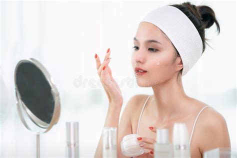 Asian Girl Apply Moisturizer Cream Stock Image - Image of care, facial ...