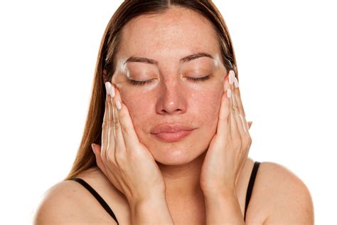Understanding Skin Health: Dry Skin vs. Dehydrated Skin - Reviva Labs