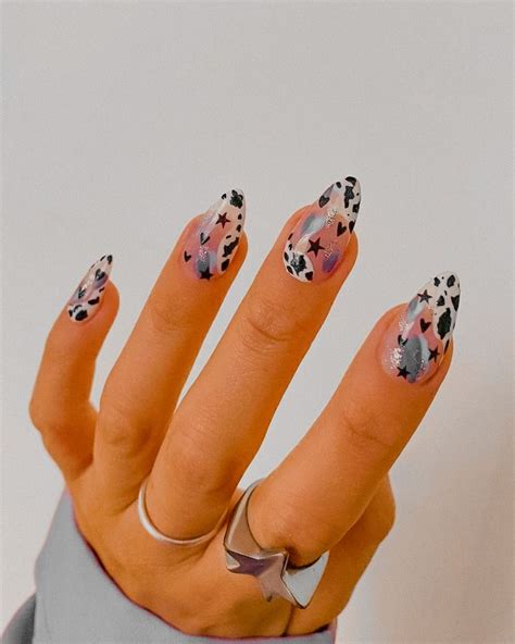 𝚎𝚍𝚒𝚝𝚎𝚍 𝚋𝚢 𝚊𝚗𝚐𝚎𝚕𝚒𝚌𝚊 𝚠𝚒𝚝𝚑 𝚕𝚒𝚐𝚑𝚝𝚛𝚘𝚘𝚖 𝚙𝚛𝚎𝚜𝚎𝚝 | Gel nails, Nails, Minimalist nails