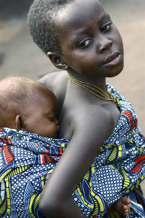 Young Girl with Baby in DR Congo | A young girl carries a ba… | Flickr