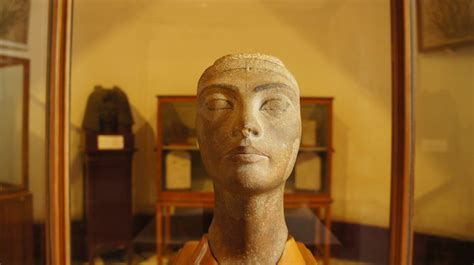 Egyptian Chronicles: Days at the Egyptian Museum in Cairo : Queen Nefertiti , the beautiful who ...