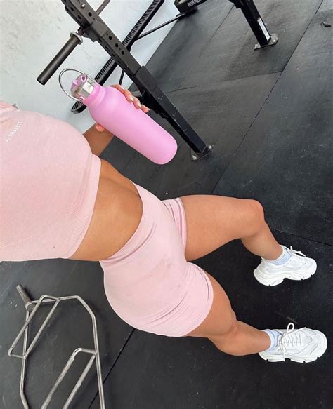 Pin by Myrella Gabriela on Summer | Pink workout clothes, Pink workout, Cute gym outfits