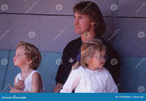 Wayne Gretzky and children editorial image. Image of slide - 172054265