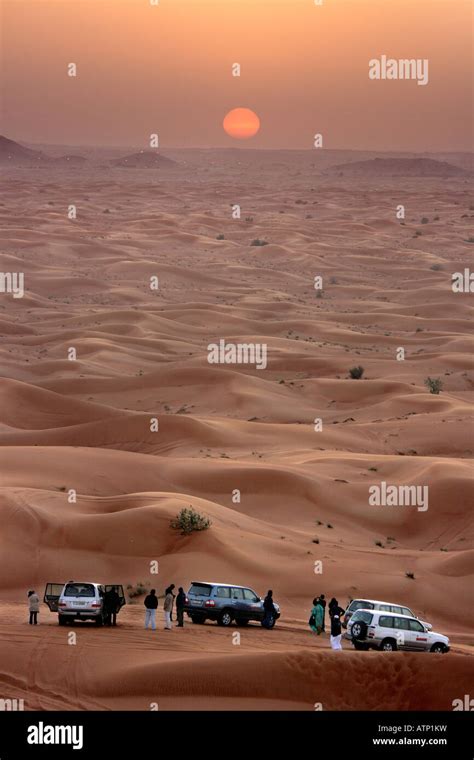 Dubai sunset desert hi-res stock photography and images - Alamy