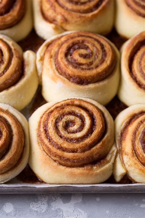 Cinnamon Rolls {Better Than Cinnabon!}