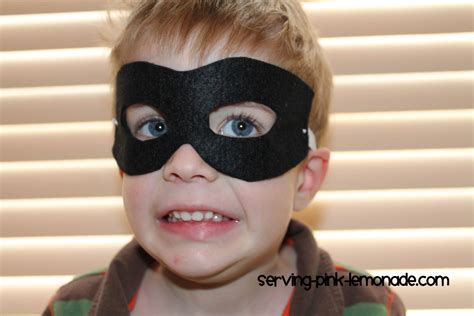 Serving Pink Lemonade: Gifts Kids Can Make: Super Hero Masks