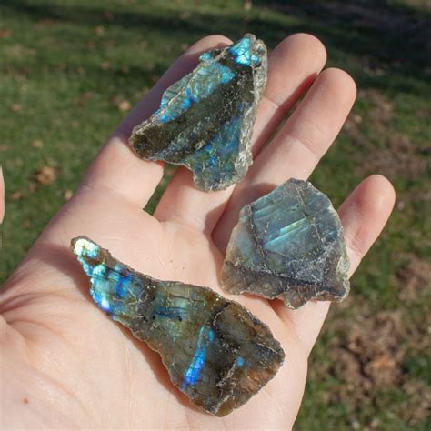 Labradorite Meanings and Crystal Properties - The Crystal Council