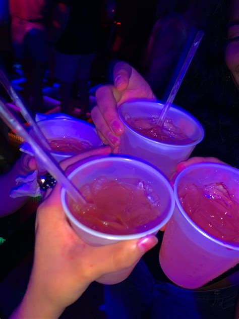 drinks with friends aesthetic | Party night club aesthetic, Nightclub aesthetic, Alcohol aesthetic