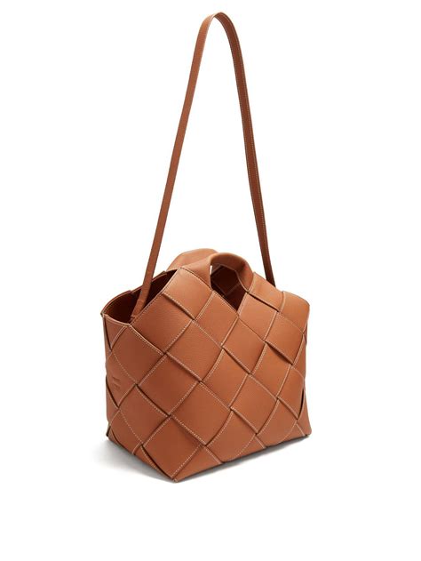 Aggregate 138+ basket bag leather latest - esthdonghoadian