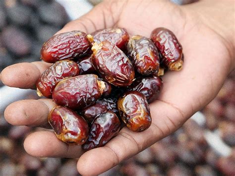 What are the benefits of dates for men?