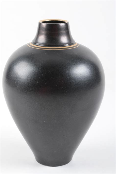 Matte Black Pottery Vase | EBTH