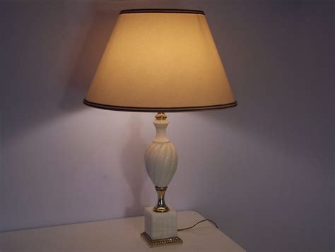 Ancienne lampe de chevet laiton - Design en image