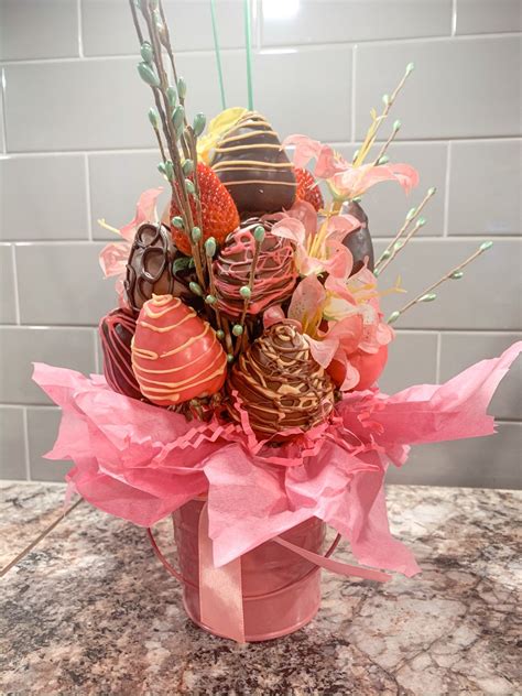 Chocolate covered strawberry bouquet | Chocolate covered strawberries ...