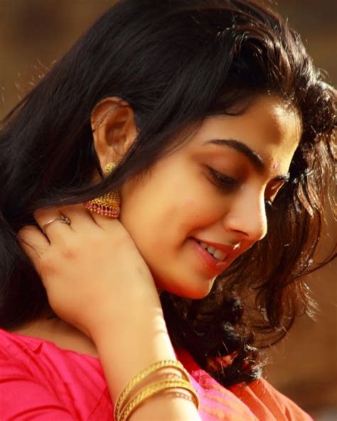 48+ Gorgeous Photos Of Nikhila Vimal - Filmi Tamasha