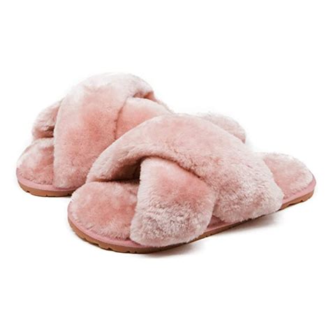 14 Best Fuzzy Slippers for Women - Best Fuzzy Slippers