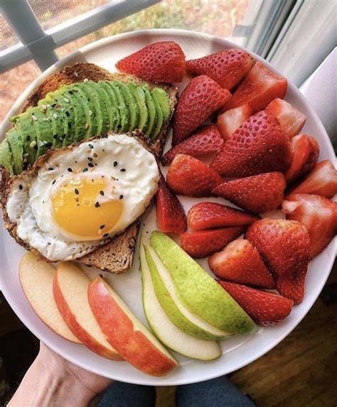 pinterest // ιѕåвєℓℓå ℓιåиg in 2021 | Healthy snacks recipes, Workout food, Aesthetic food