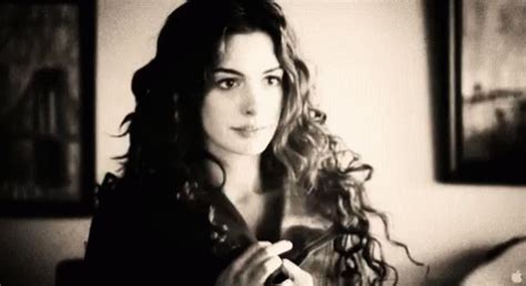 Anne Hathaway GIF - AnneHathaway Anne Hathaway - Discover & Share GIFs