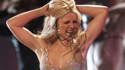 Britney Spears Performs ‘Oops!... I Did It Again’ / ‘Satisfaction ...