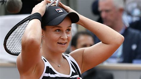 Ashleigh Barty Wins the French Open for Her First Grand Slam, arm ...