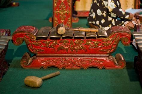 Saron Demung Gamelan instrument for the Wayang kulit puppe… | Flickr