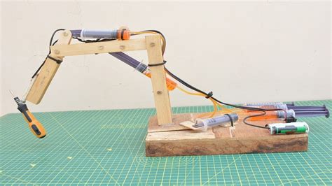 How to Make Hydraulic Powered Crane with Electromagnet a Cool School Science Projects at Home ...