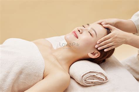 Female Spa Head Massage Picture And HD Photos | Free Download On Lovepik