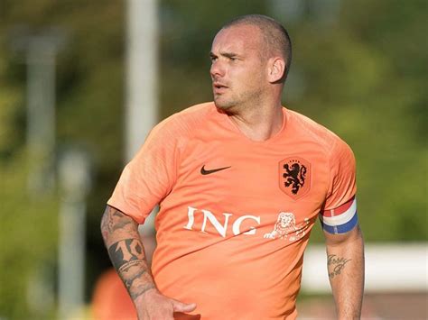 Wesley Sneijder 2024: Wife, net worth, tattoos, smoking & body facts ...