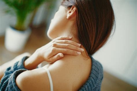 What Can Cause A Lump On The Back Of The Neck - Infoupdate.org