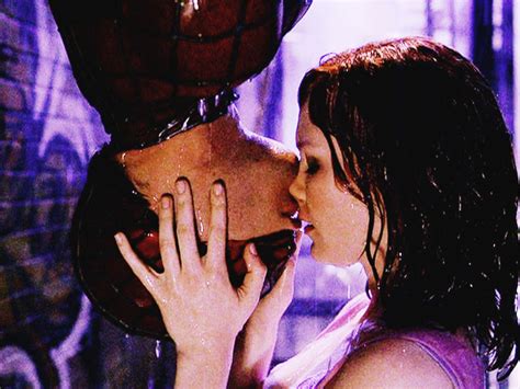 The upside down kiss in "Spiderman". Toby Maguire & Kirsten Dunst. | Te dar um beijo, Como beija ...