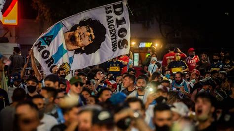 Fußball News: Fans von Diego Maradona mit Protestmarsch | Fußball News ...