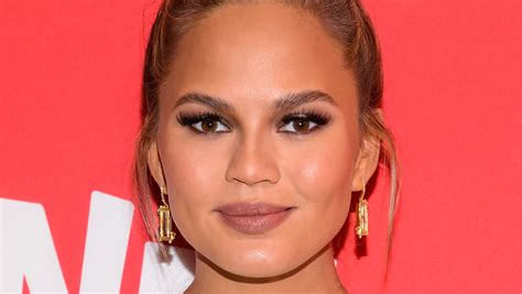 Chrissy Teigen Is Set To Open A Pop-Up Bakery To Satisfy All Your Cravings - Mashed - News Digging