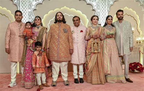 Ambani Wedding | Mukesh-Nita, Akash-Shloka Pose For 'Fam Jam' Picture With Groom Anant - Daily ...