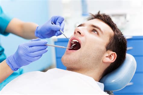 What happens at a dentist checkup?