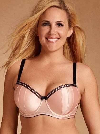 11 Plus Size Molded Cup Bras For The Ultimate Support & Comfort