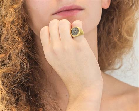 18k Gold pinky ring, 18k gold Signet ring, Israel jewelry | Gold pinky ring, Gold coin ring ...