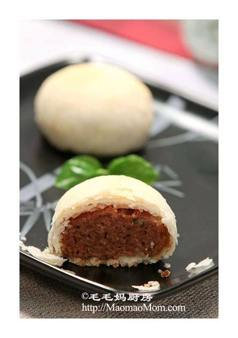 SuZhou style mooncake with meat filling 榨菜鲜肉月饼 | Moon cake, Bakery ...