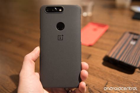 Here are all the official OnePlus 5T cases - AIVAnet