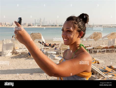 Dubai Beach Woman Stock Photos & Dubai Beach Woman Stock Images - Alamy