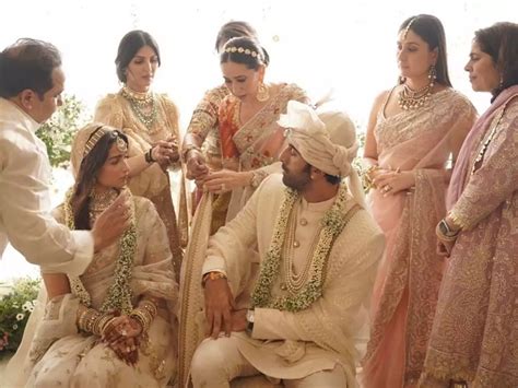 Karisma Kapoor shares a love-filled image from the Ranbir-Alia wedding ...