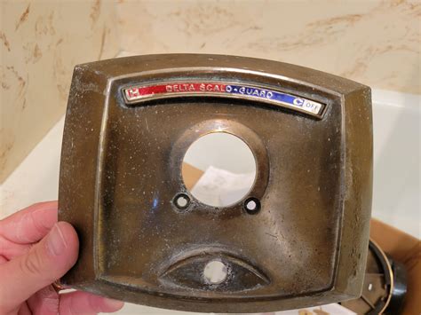 Help Identifying old Delta Shower Valve? : r/Plumbing