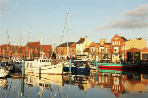 Hull Marina © Richard Croft cc-by-sa/2.0 :: Geograph Britain and Ireland