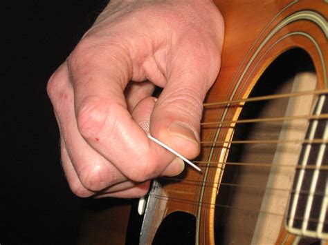 Guitar Strumming Lessons - How To Improve Your Guitar Strum Techniques By Using The Right Pick Angle