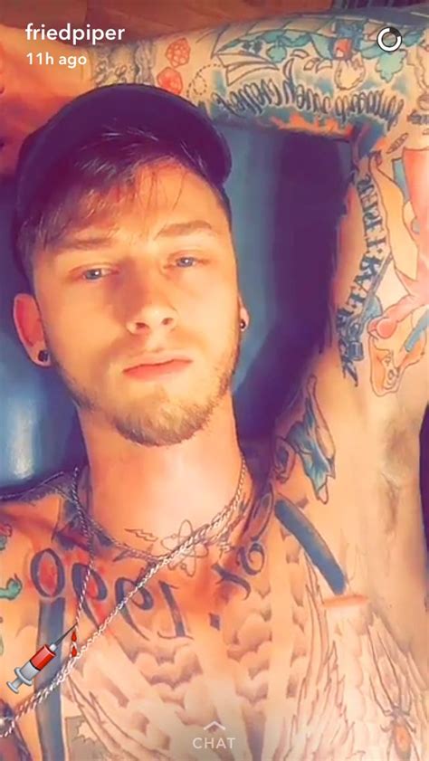 MGK's snapchat makes my days better. Beautiful People, Mgk Lace Up, Colson Baker, Hommes Sexy ...