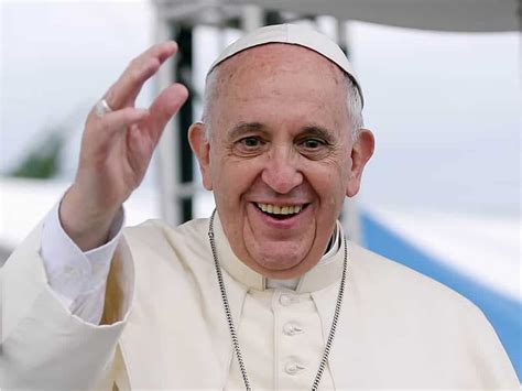 Pope Francis returns to Vatican 10 days after surgery