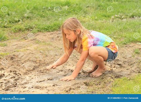 Little Girl In Muddy Puddle Stock Image - Image of grass, feet: 31486983