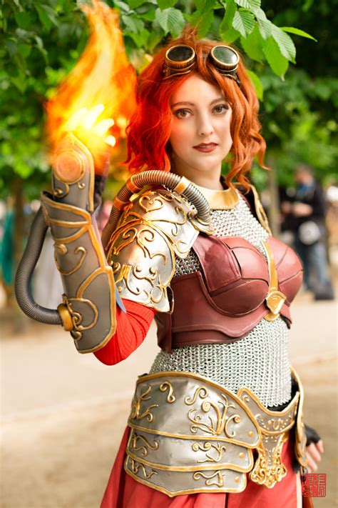 Chandra Nalaar / Magic : The Gathering by Bookeater Cosplay - Food and ...