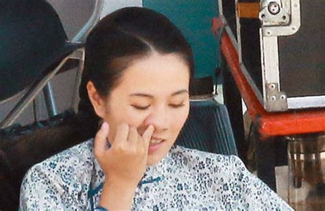 Michelle Ye Caught Picking Her Nose – JayneStars.com