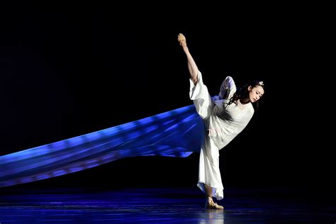 6 HK Dance - Hong Kong Performing Arts Directory